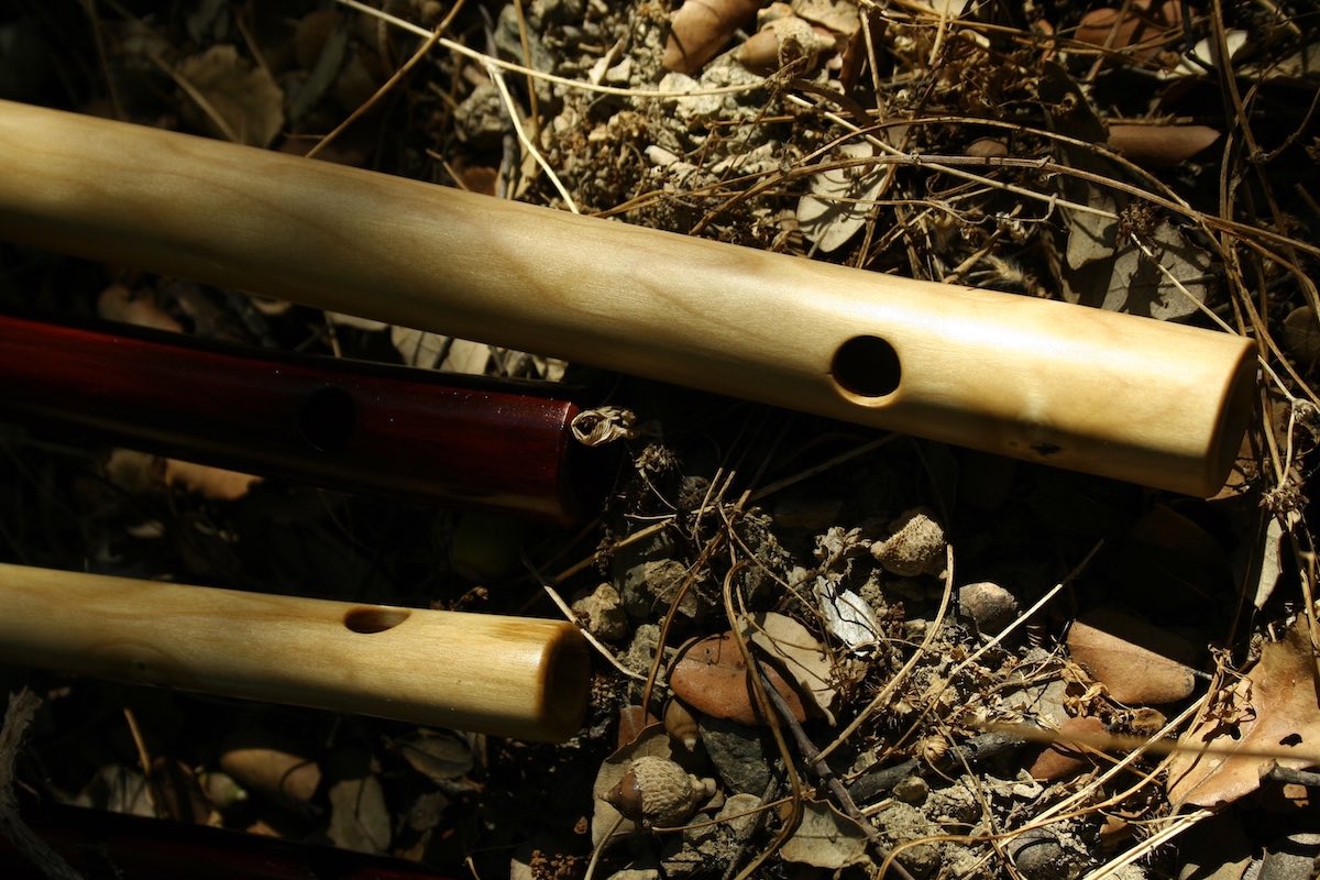Obertonflöten mit Tonloch für Halbtonschritte